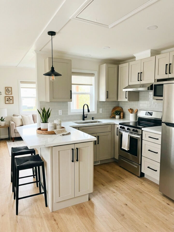 matte black kitchen hardware that adds a modern touch